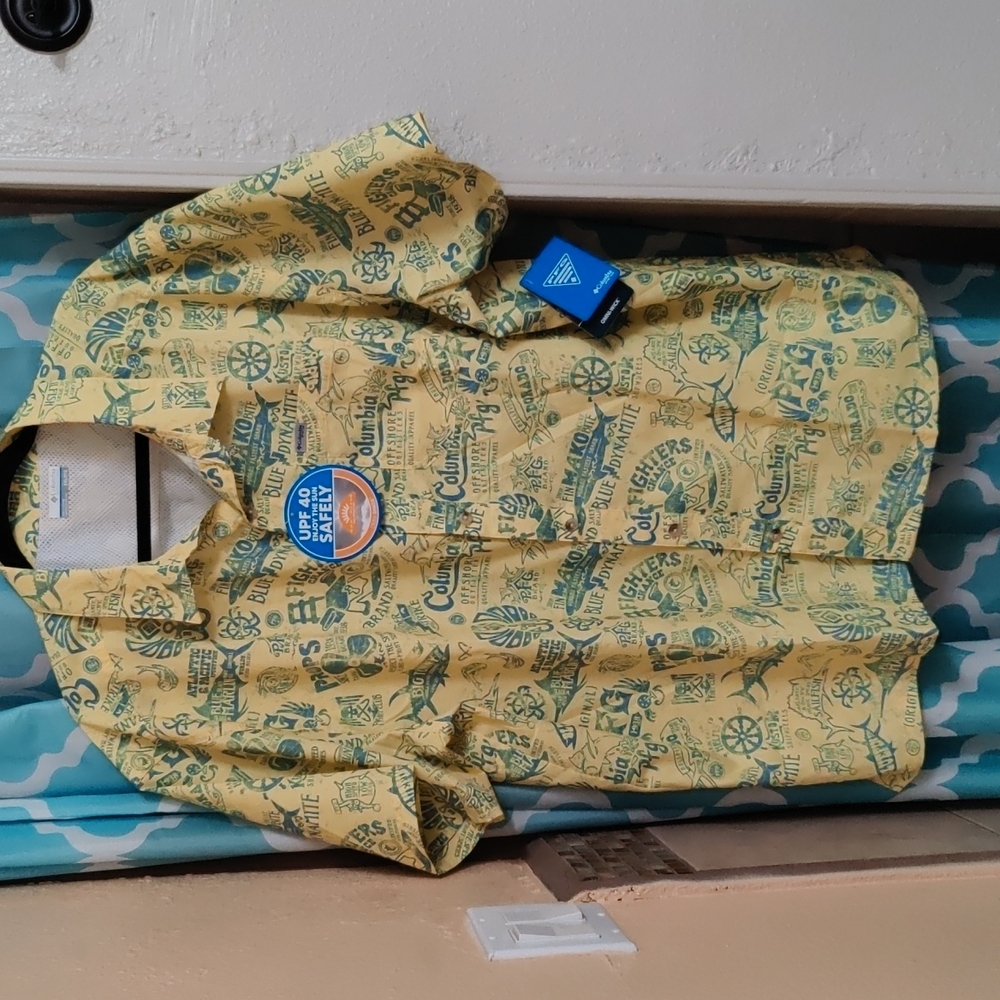 Men's Columbia Button up Omni shade Omni wick
